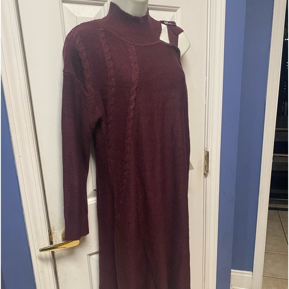 Madison + Hudson sweater dress size M
100% acrylic